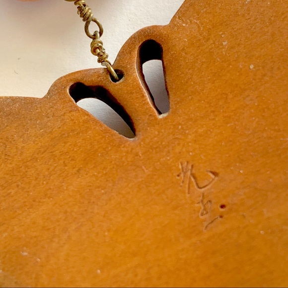 Handmade vintage wood carved butterfly necklace - Picture 5 of 5